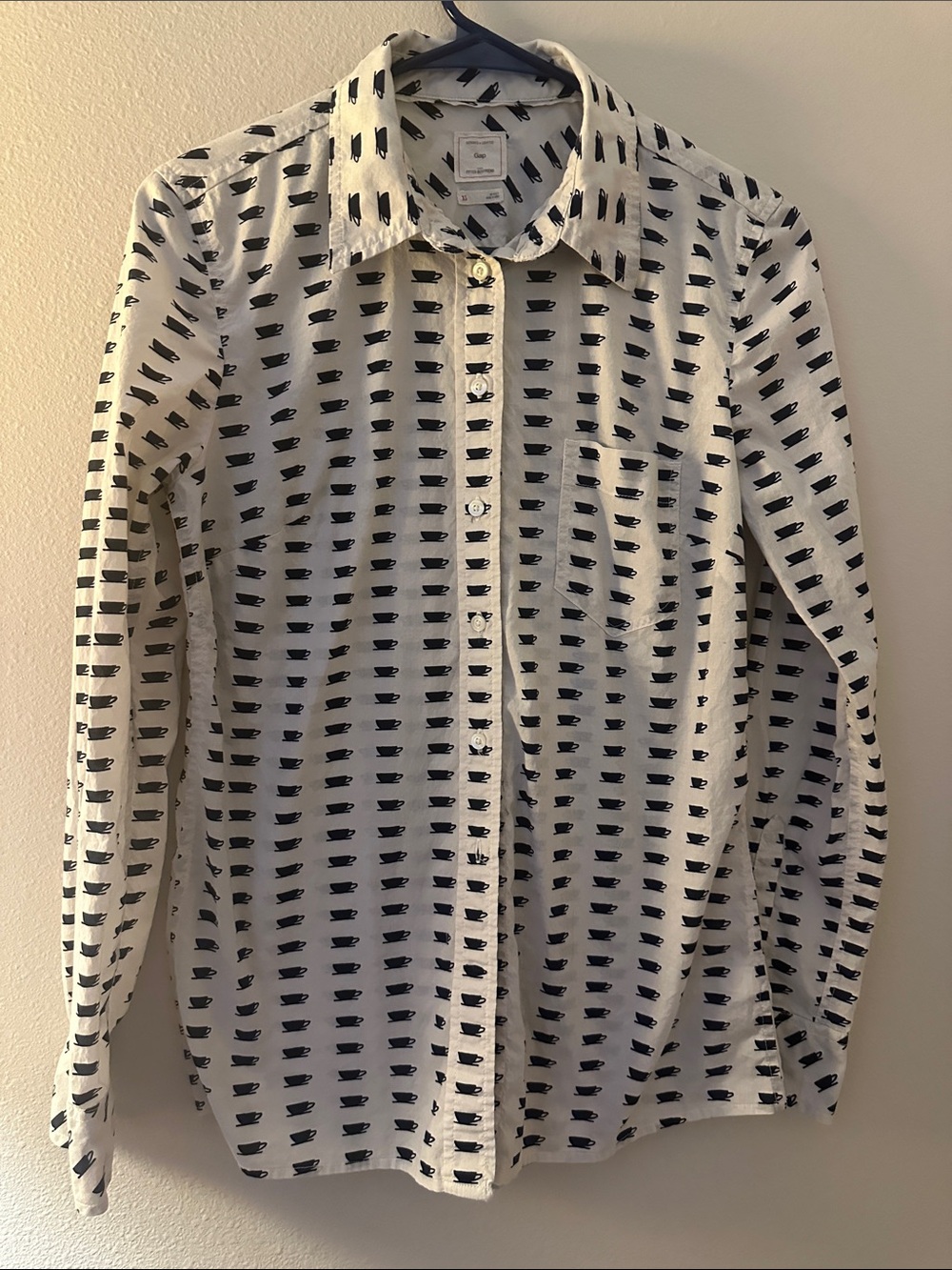 GAP The Fitted Boyfriend Classic White Button-Up Shirt with Navy Print XS